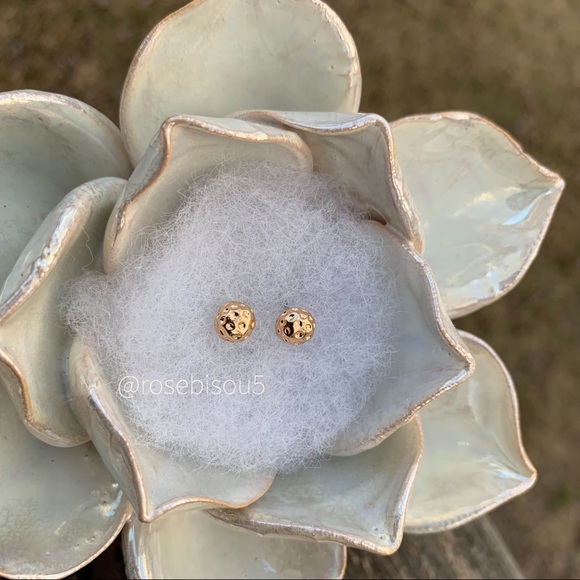💋🆕Textured Rose Gold Ball Stud Earrings - Picture 3 of 4